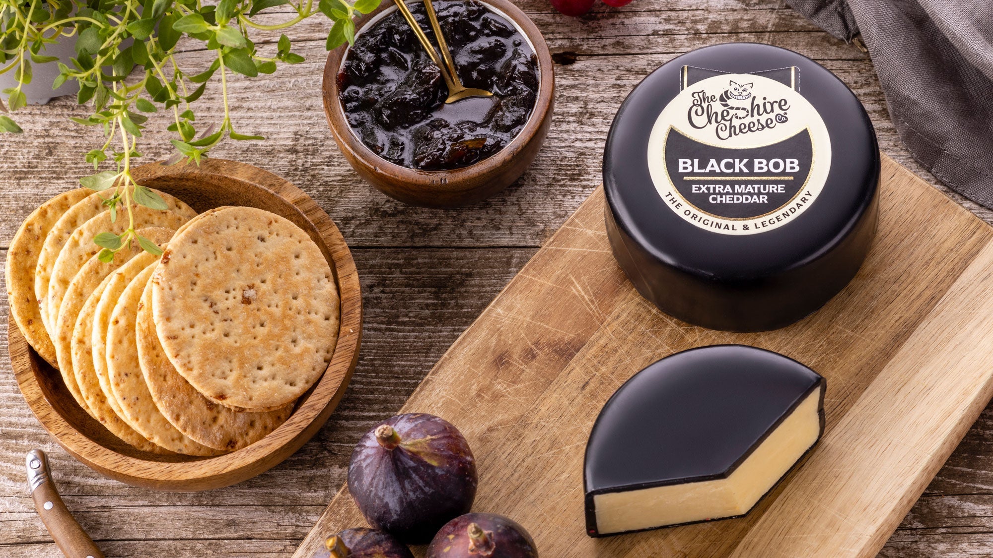 Artisan chutney for cheese with a waxed cheese truckle