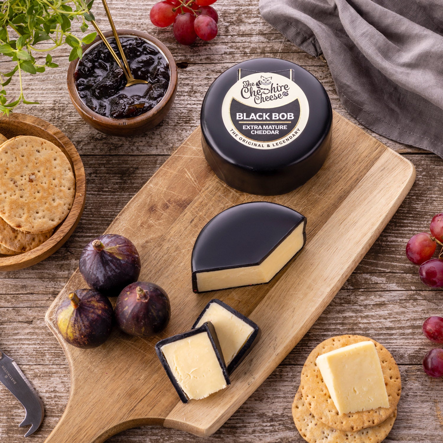 Master Cheesemaker Wicker Hamper - Cheese & Crémant de Bordeaux Selection